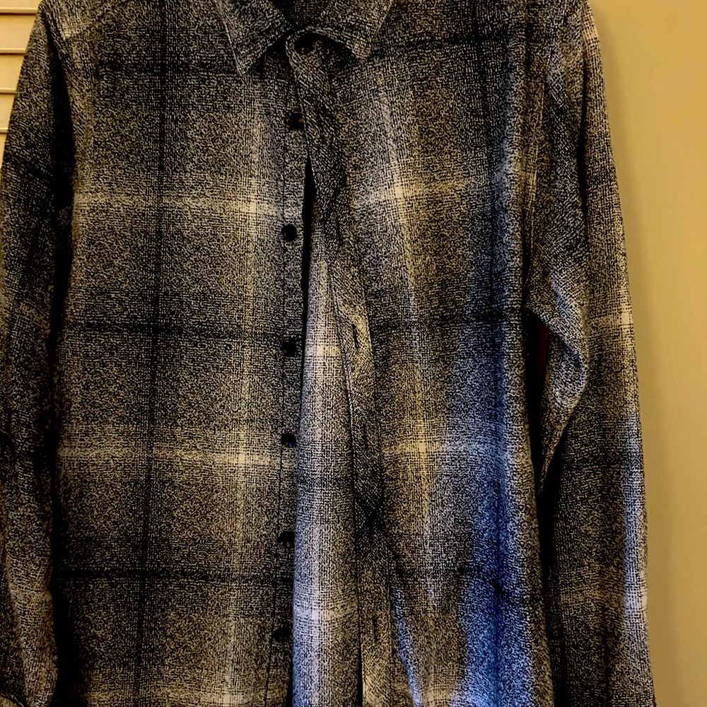 Outpost Men’s Plaid Shirt Size Large.